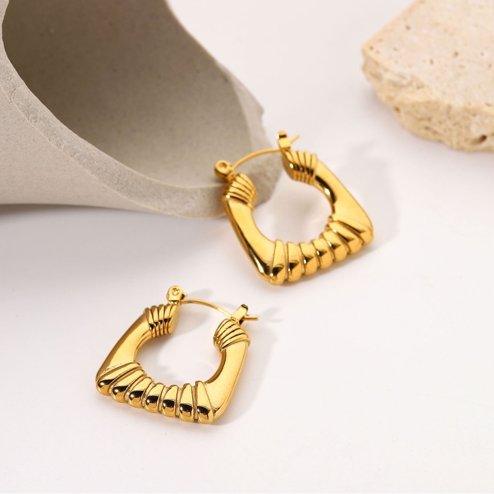 18K Gold Cleo Earrings*Hoop Earrings* - Picture 2 of 7